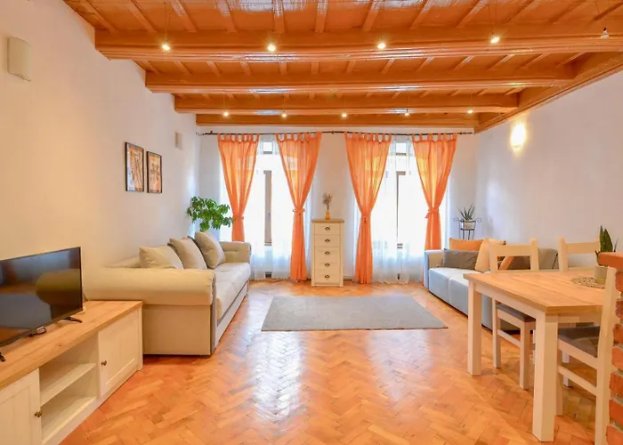 Charming Apartment - Heart Of Brasov Poarta Schei