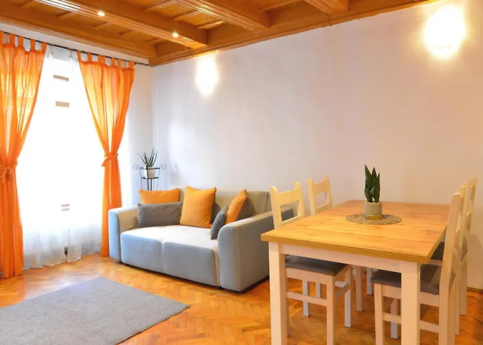 Charming Apartment - Heart Of Brasov Poarta Schei